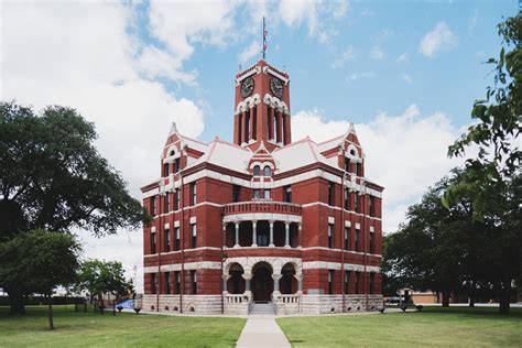 Lee County Courthouse : r/texas