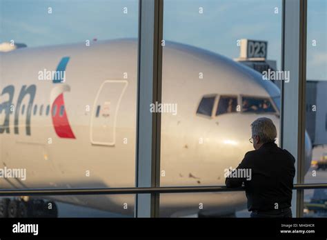 Miami airport gate hi-res stock photography and images - Alamy