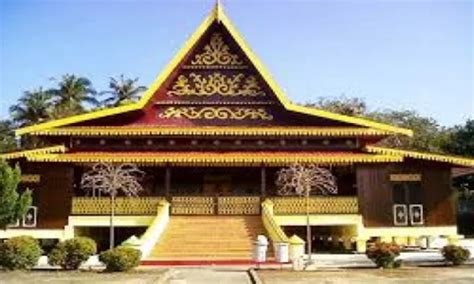 √ 9 Rumah Adat Sumatera Utara (Nama, Gambar dan Penjelasannya)