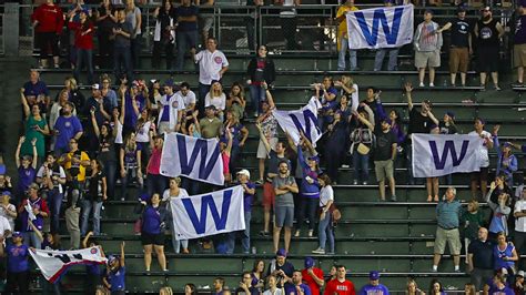 The Story Behind Chicago Cubs Fans' W Flags | Mashable