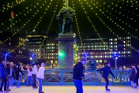 Ice skating in Kungsträdgården | BengtCarlsson | Blipfoto