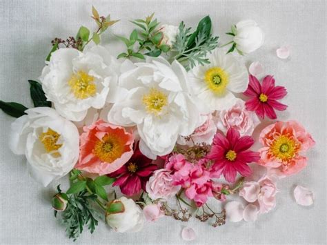 Best In-Season Wedding Flowers By Month: Your Guide