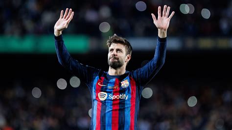 Barcelona video: Gerard Pique sent off from the bench in final match