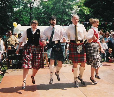 Shoreline Area News: Learn Scottish Country Dance at the Lake Forest Park Market Sunday