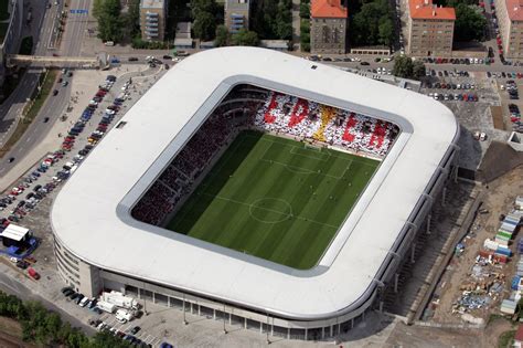 Stadiony Piłkarskie: Synot Tip Arena - SK Slavia Praga