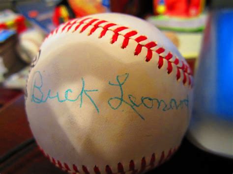 foul bunt: Hall of Fame Baseball - Buck Leonard