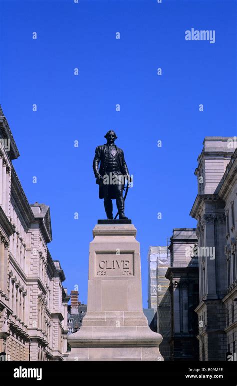 Robert clive statue hi-res stock photography and images - Alamy