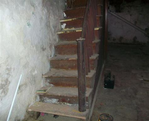 Visual Warning and Non-Slip Solutions for Scary Stairs – Safe Way Traction