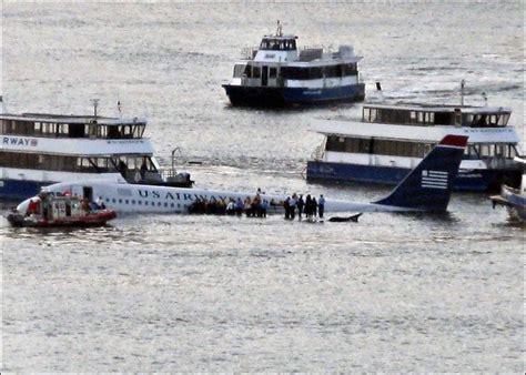 Investigation ramps up into cause of plane s splash landing on Hudson River - Toledo Blade