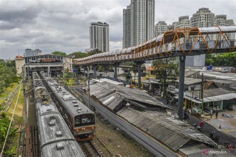 Pembangunan Skywalk Kebayoran Lama - ANTARA News