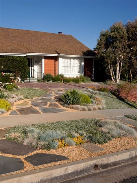 Outside-the-Box-Xeriscape - Home Decorating Trends - Homedit | Xeriscape front yard, Low water ...