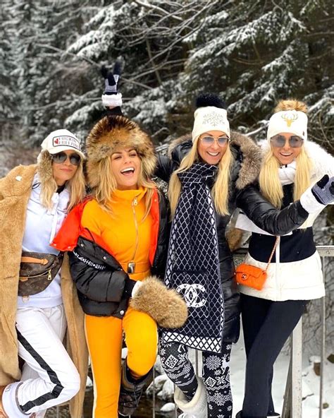 Apres Ski Style — monika dixon | Skiing outfit, Apres ski style, Apres ...