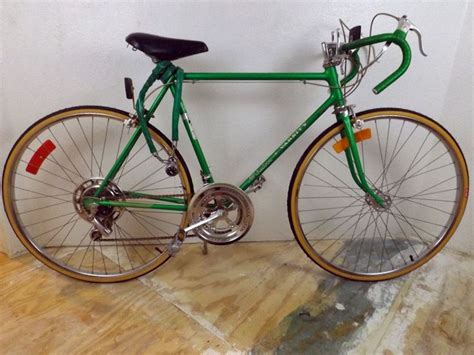 NICE Vintage 1975 Schwinn Varsity 10 Speed Green Bike Bicycle New Tires & Tubes #Schwinn | Green ...