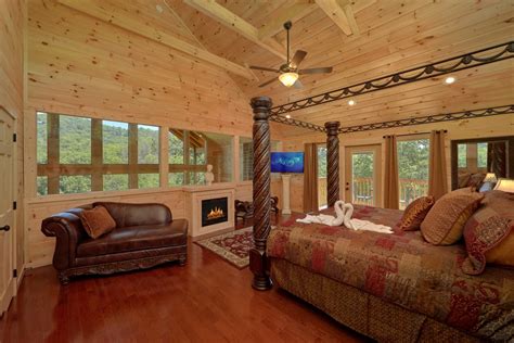 "Scenic Mountain Pool" 2 Bedroom Cabin with Pool Near Pigeon Forge