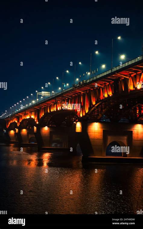 Vertical night view of a Seongsu Bridge crossing Han River in Seoul ...