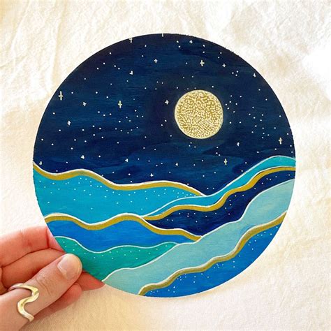 The moon 🌙 | Circle canvas, Circular canvas painting, Circular art