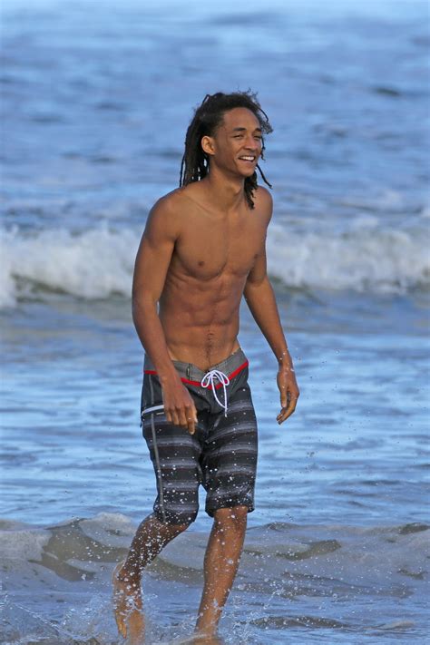 Jaden Smith Shows Off Six Pack Abs During Smiths Beach Holiday – Celeb Donut