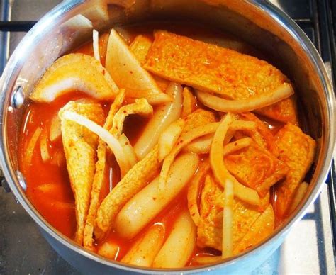 Ddeokbokki - Rice Cakes in Spicy Sauce - Korean Kitchen | Recipe | Spicy sauce, Korean kitchen ...