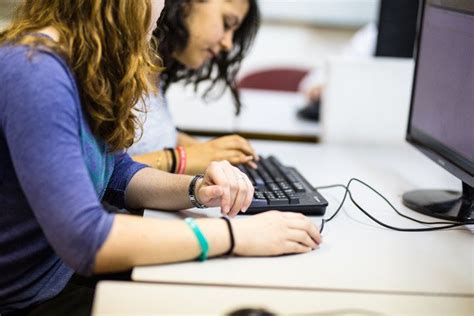 Jerusalem College to Launch English Computer Science Degree for Women