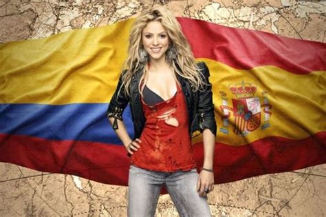 Shakira entre la Selección Colombia y la de España | Shakira, Seleccion colombia, Colombia