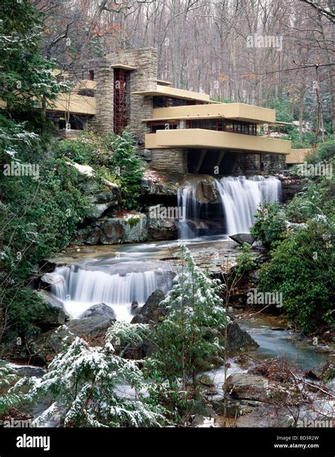 FALLINGWATER Frank Lloyd Wright progettato a casa per la famiglia KAUFMANN 1936 BEAR RUN in ...