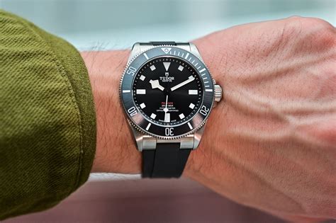 Buying Guide - The Best Dive Watches of 2022