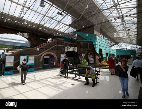 Chester railway station hi-res stock photography and images - Alamy