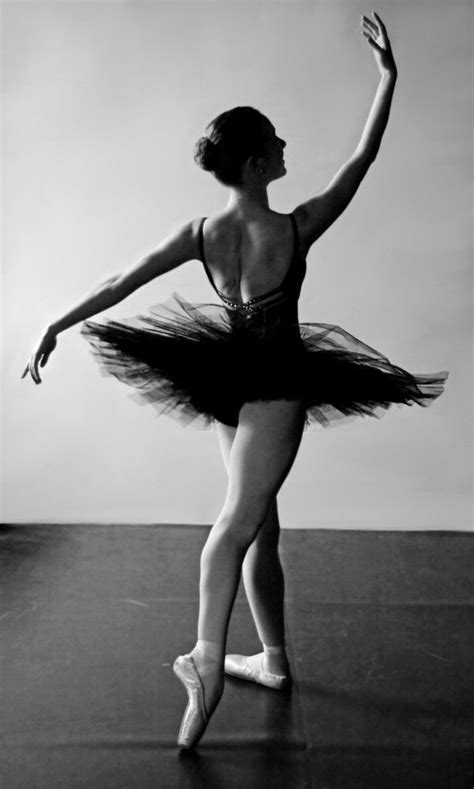 Pin by Ninel Rivera on Dancers | Dance poses, Dance pictures, Dance photography