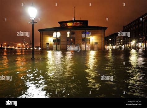 Water flooded the famous Fish Market of Hamburg, Germany, 01 March 2008. Hurricane 'Emma' roamed ...