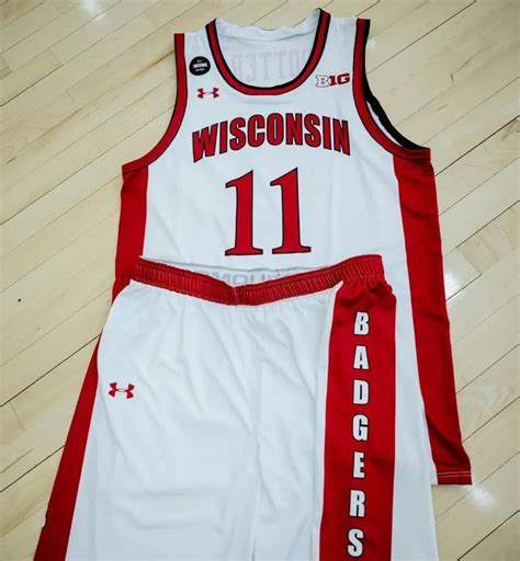 Wisconsin Badgers 2019-2020 Throwback Jersey