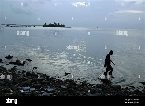 2004 Tsunami damage to Khollofushi Island, Maldives Stock Photo - Alamy