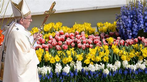 Pope highlights arms trade in Easter sermon | CNN