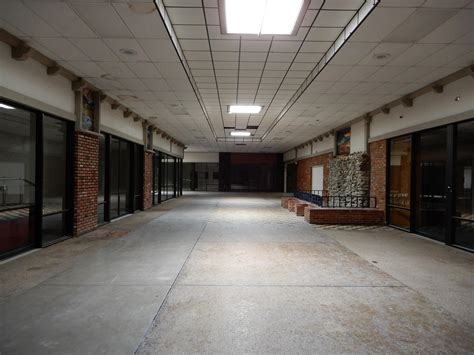 The Center Of An Empty Shopping Mall In Rural America : r/AbandonedPorn