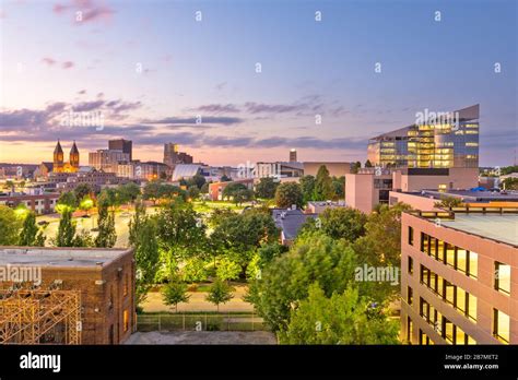 Akron, Ohio, USA downtown skyline at dusk Stock Photo - Alamy