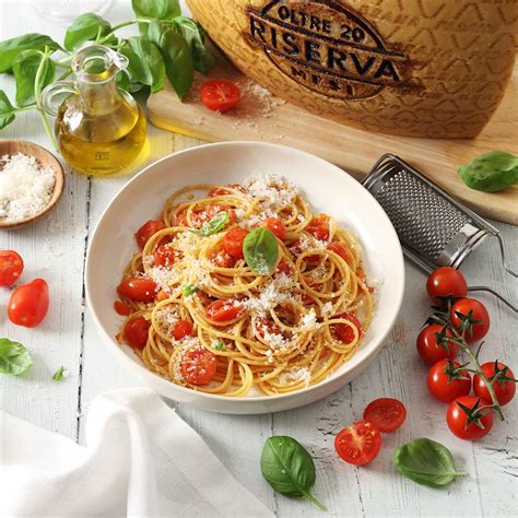 Spaghetti with fresh tomato, basil and Grana Padano Riserva, Entrees ...