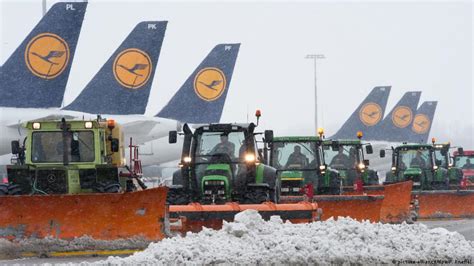 Germany: Heavy snowfall cancels flights at Munich Airport | News | DW | 05.01.2019