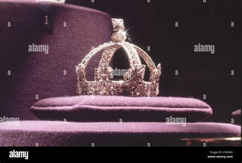 Crown Jewels, Queen Victoria's Crown Stock Photo - Alamy