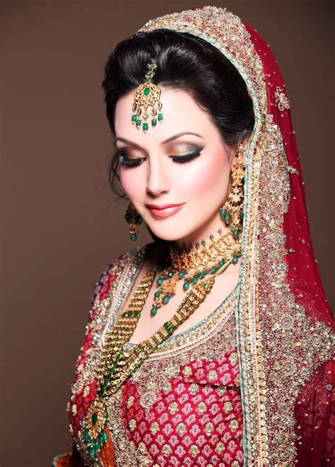 Latest Dulhan Makeup by Kashee’s Beauty Parlour – Complete Details | Bellezza, Saloni, Belle