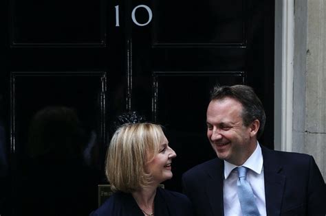 Liz Truss: Who is the prime minister married to? - BBC News