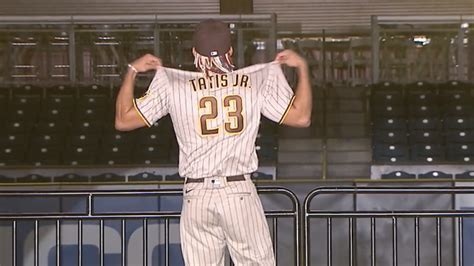 Padres unveil new brown uniforms