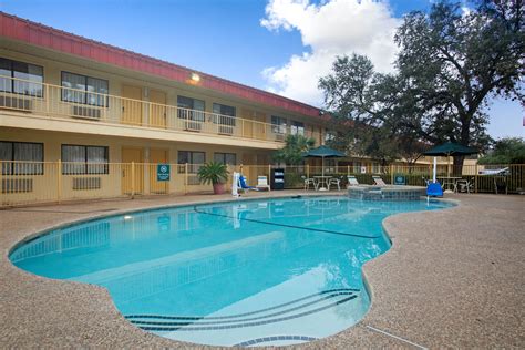 La Quinta Inn by Wyndham San Marcos | San Marcos, TX Hotels