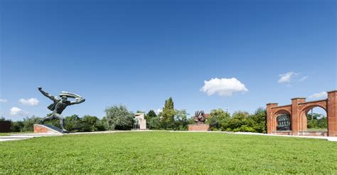 In the shadow of Stalin's boots: Budapest Memento Park - The Crowded Planet