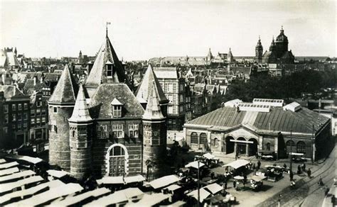 Amsterdam Nieuwmarkt met de Waag en de Vismarkt. uitgever Brouwer en soortgelijke kaarten ...