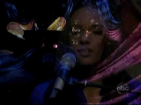 Alicia Keys- Superwoman (Live The View) - YouTube