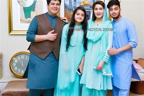 Beautiful family Pictures of Shaista Lodhi with her Husband And Kids ...