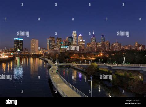 Schuylkill Banks Boardwalk at night, Schuylkill River Park ...