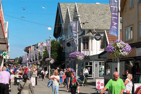 Haraldsgate Pedestrian street | Haugesund | Hop On Hop Off Sightseeing bus tour