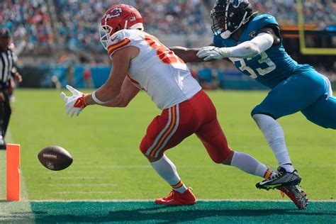 Chiefs News: Travis Kelce talks offensive woes, recent fighting ...