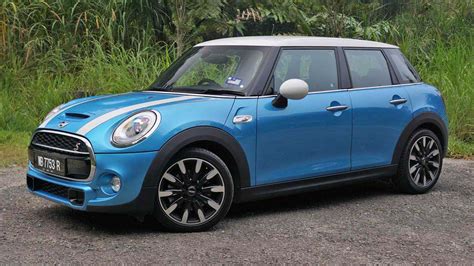 Review: MINI 5 Door Cooper S, going the mainstream way - AutoBuzz.my