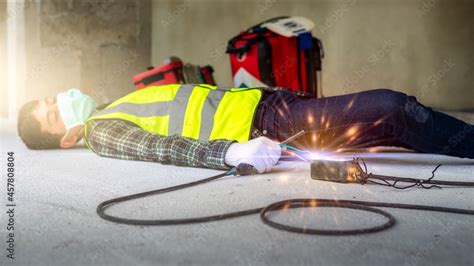 Stockfoto Construction workers carelessly connect wires causing unconscious electric shocks ...